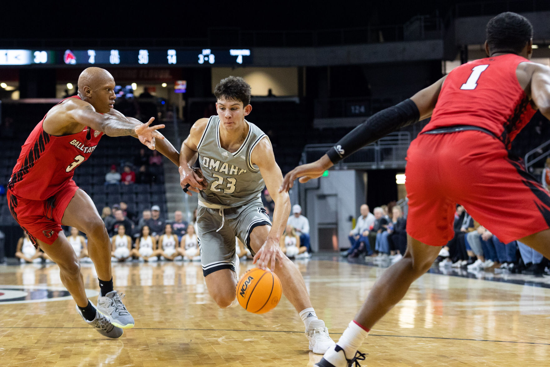 111722-owh-spo-unobasketball-em31.jpg